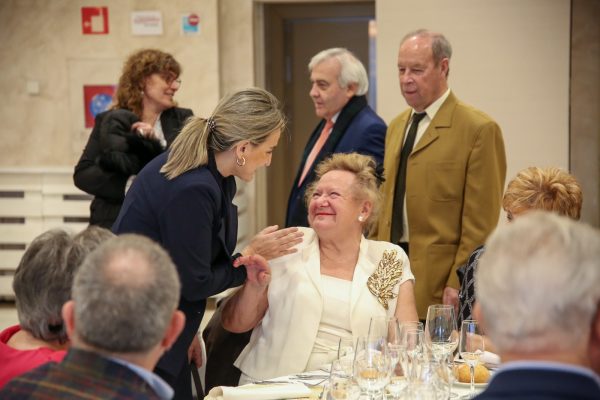 Ayuntamiento de Toledo Los Centros de Mayores de San Antón y Santa María de Benquerencia celebran la Navidad acompañados de la alcaldesa