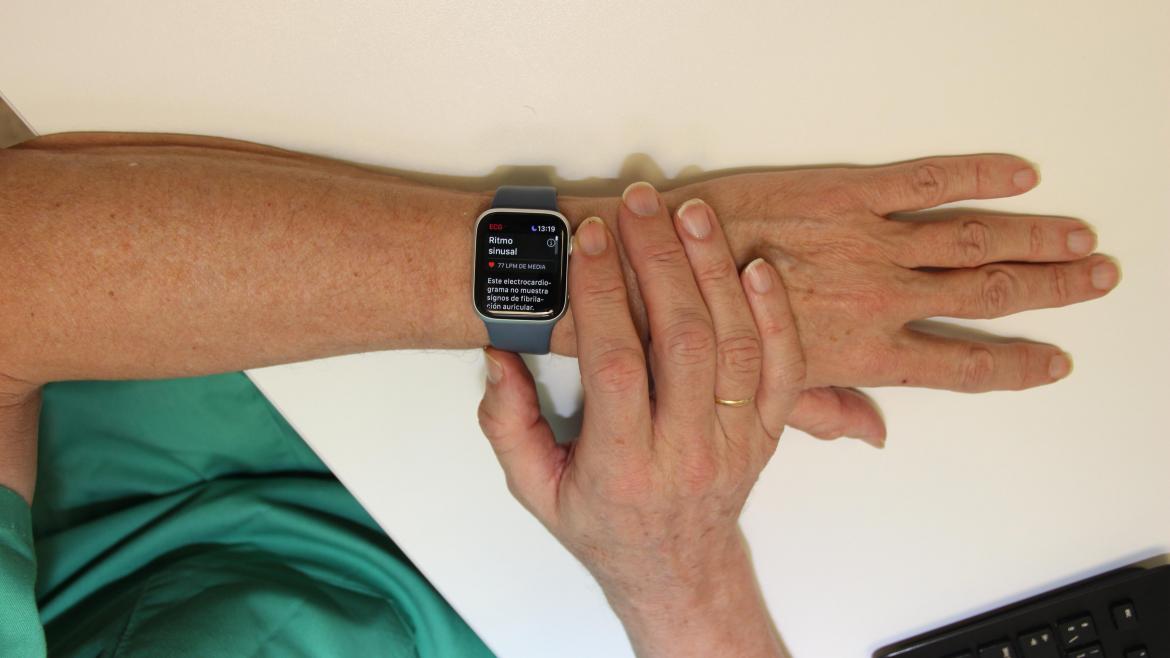 El Hospital público Clínico San Carlos de la Comunidad de Madrid detecta, con un smartwatch, una arritmia grave en un paciente