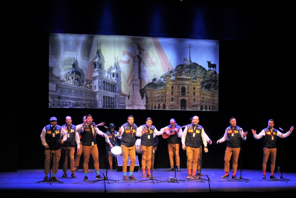 El XXXV Festival de Murgas contó con las actuaciones de “Economía Sumergida”, “Pa mear y no echar gota” y la invitada “Chirigota del Sheriff”, de Cádiz