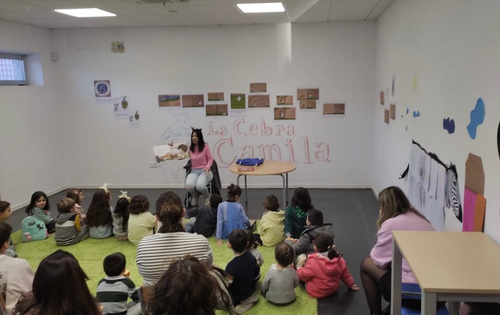 La Biblioteca Municipal vuelve a triunfar con el Cuentacuentos de Navidad