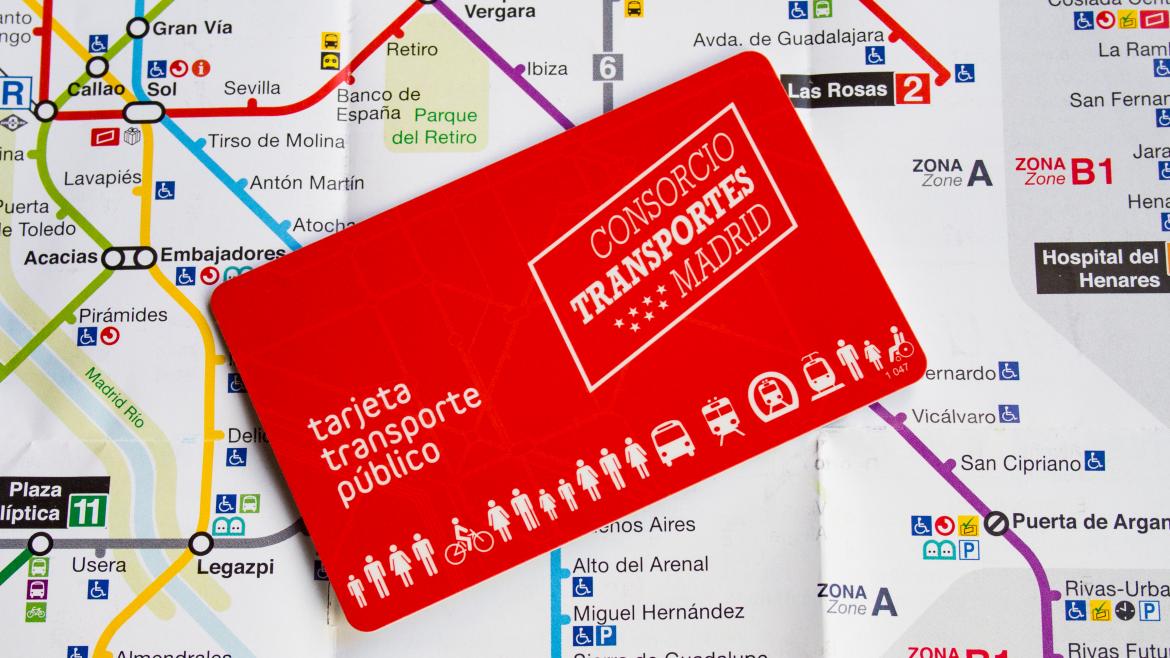 La Comunidad de Madrid amplía el plazo de devolución de la mitad del coste del abono transporte público anual