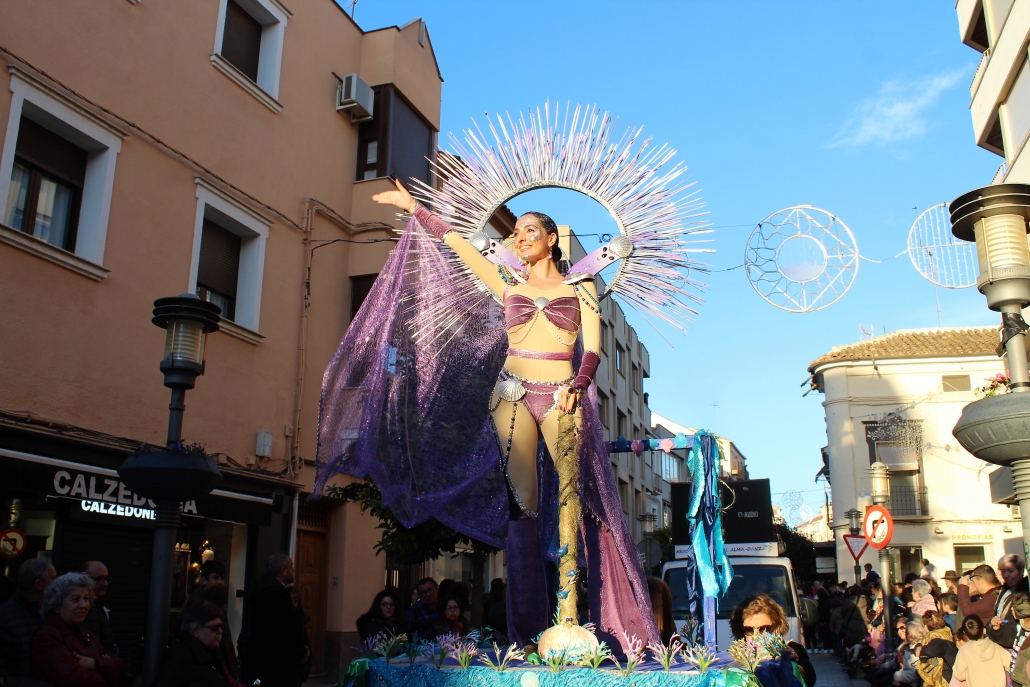 Más de 600 participantes en el Gran Desfile de Comparsas y Carrozas del Carnavalcázar 2022