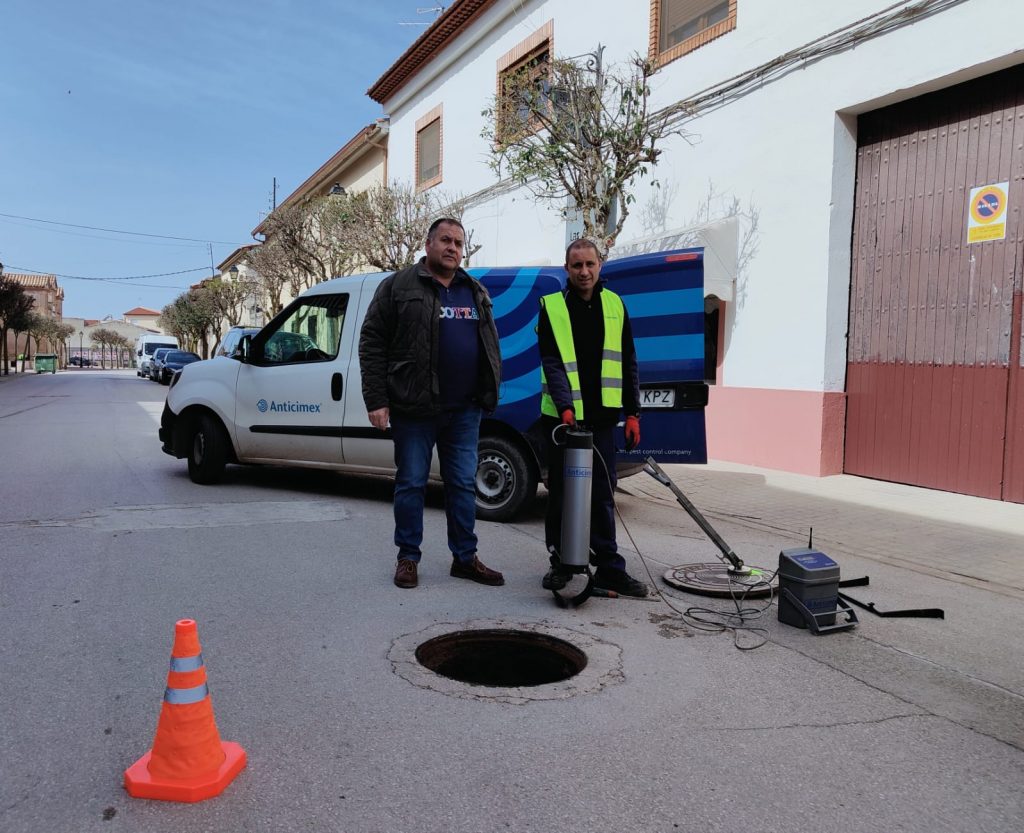 San Clemente instala dispositivos SMART sostenibles para el control de roedores en la localidad