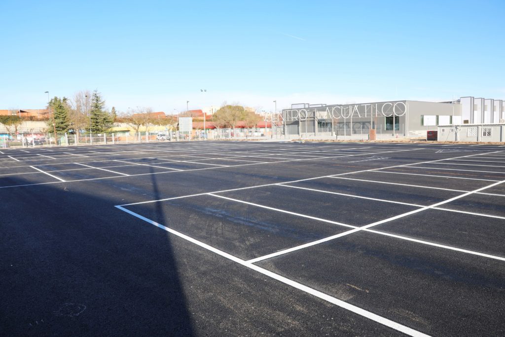 Abre el aparcamiento del polideportivo de San Isidro para dar servicio al barrio