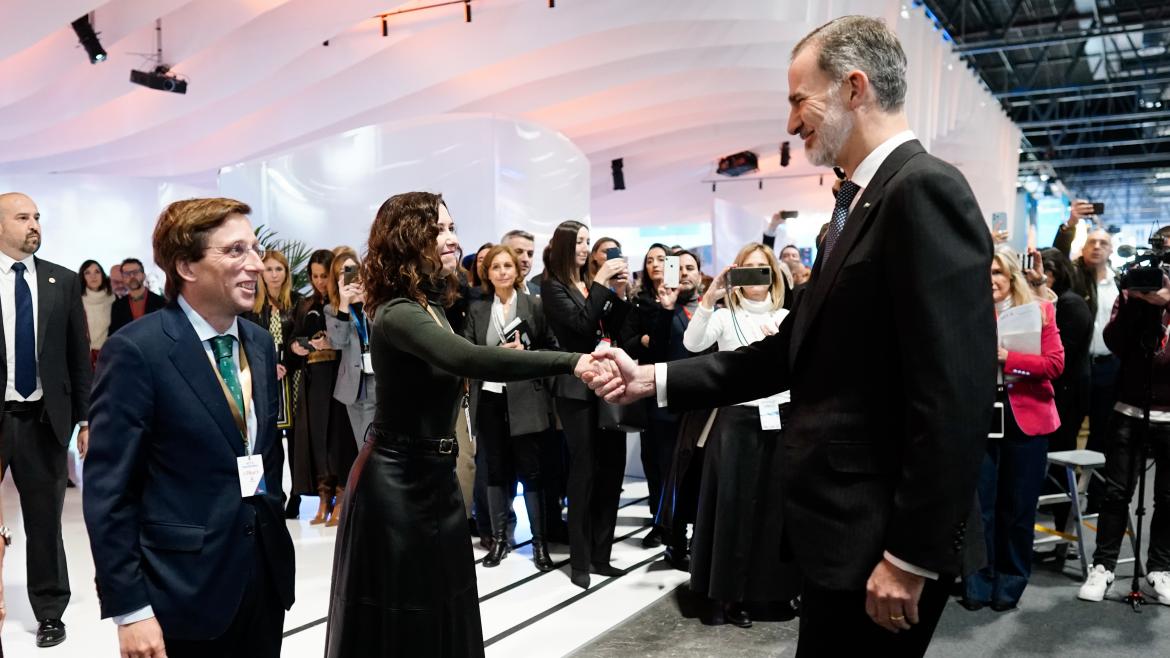 Díaz Ayuso acompaña a los Reyes en la inauguración de Fitur 2023, donde la Comunidad exhibirá su estilo de vida y riqueza cultural para atraer turismo de calidad