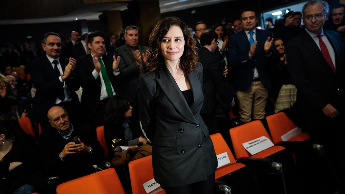 Díaz Ayuso recibe el reconocimiento de Alumna Ilustre de la UCM defendiendo “la convivencia” y una “universidad pública de todos”