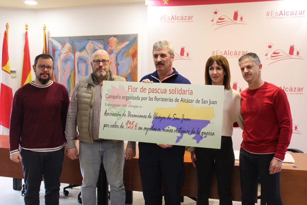 La Campaña de Flor Solidaria recauda 935 euros para la Asociación de Ucranianos