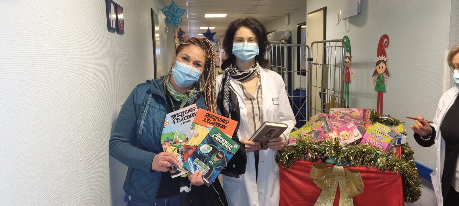 La quintanareña Charo Botija también lleva la ilusión y regalos de los Reyes Magos al Hospital Mancha Centro de Alcázar de San Juan
