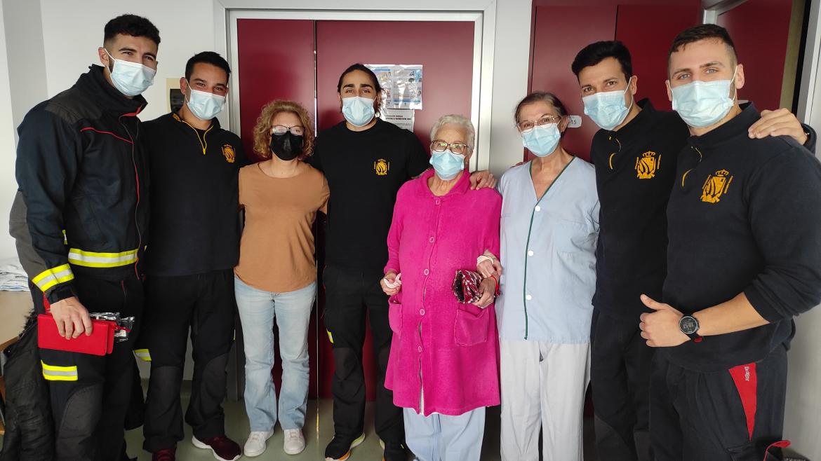 Los pacientes adultos y pediátricos del Hospital de Fuenlabrada reciben visitas muy especiales durante las fiestas navideñas