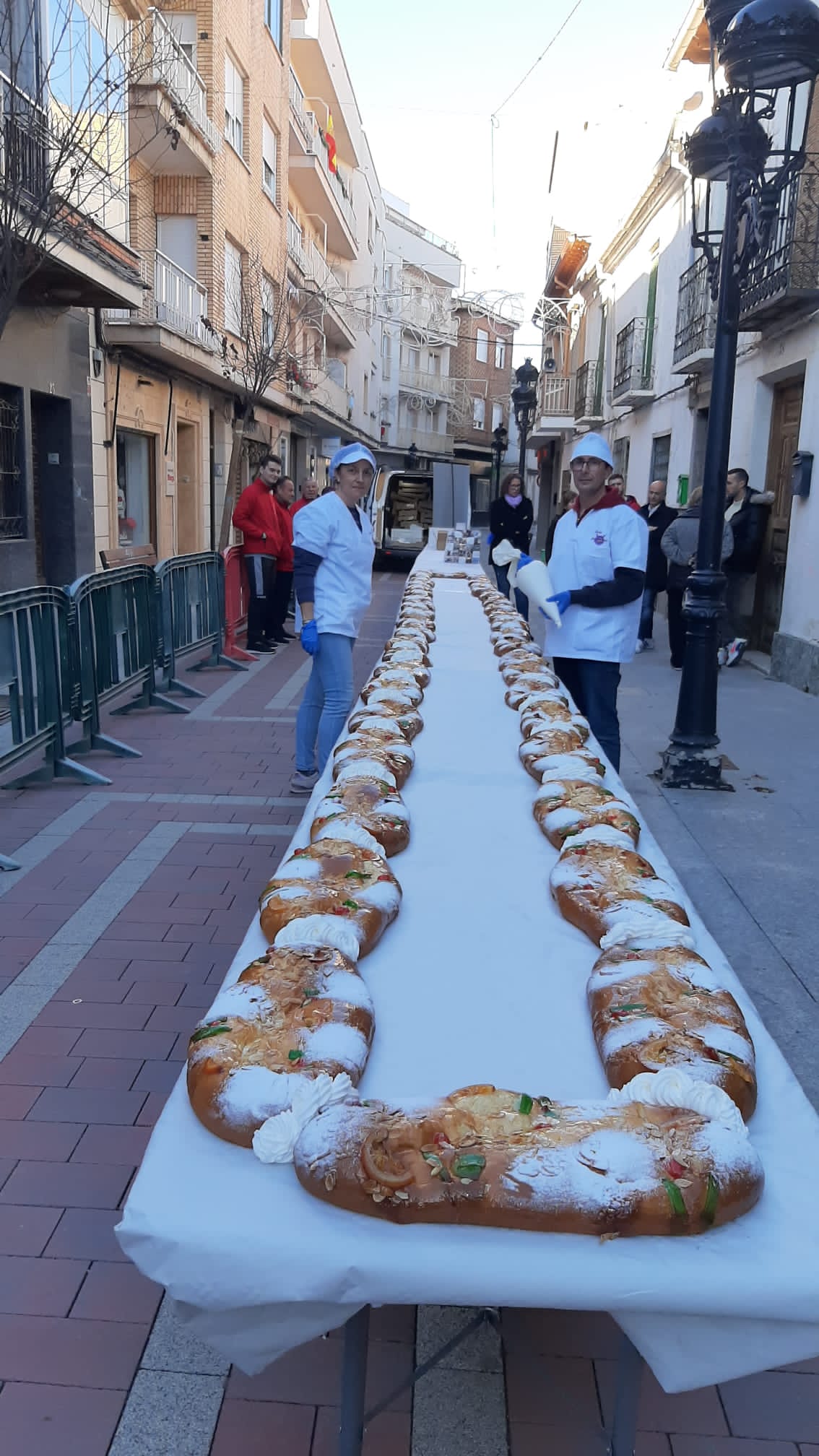 Un año más, Quintanar disfruta de un gran Roscón Solidario y chocolate a beneficio de Asprodiq