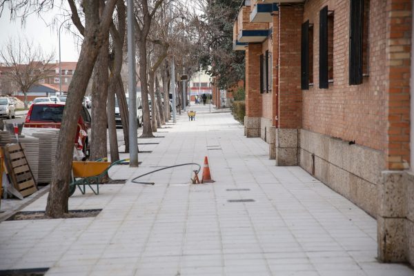 Ayuntamiento de Toledo La alcaldesa supervisa la remodelación del acerado y calzadas en siete calles de la zona antigua del barrio del Polígono