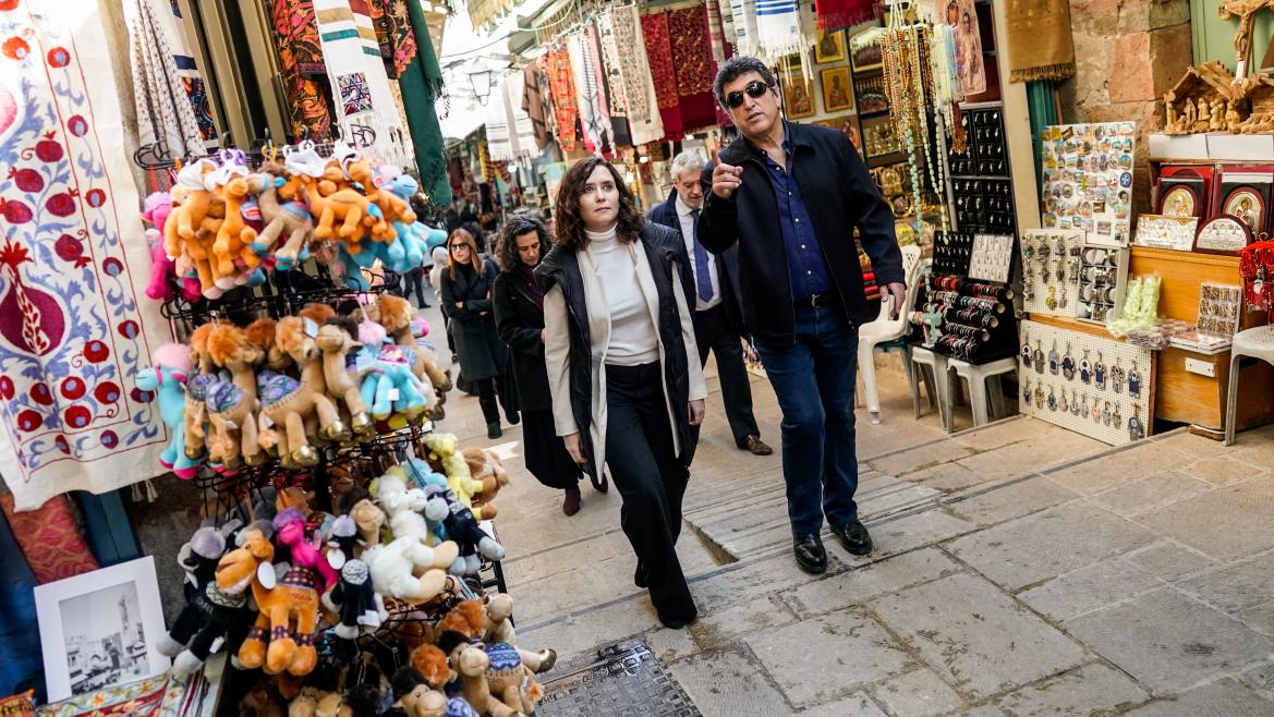 Díaz Ayuso se interesa por el sistema de seguridad israelí del centro de Jerusalén con más de 700 cámaras conectadas