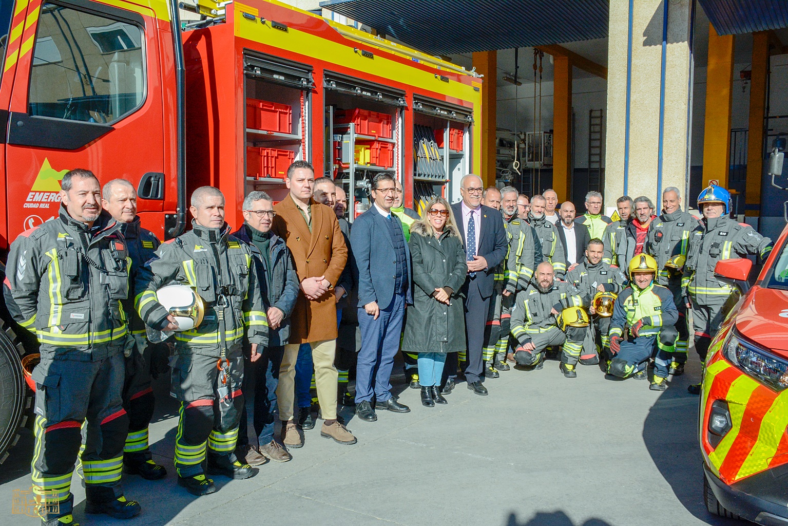 Inmaculada Jiménez pone en valor el trabajo de los bomberos, que desde hoy cuentan con un nuevo vehículo