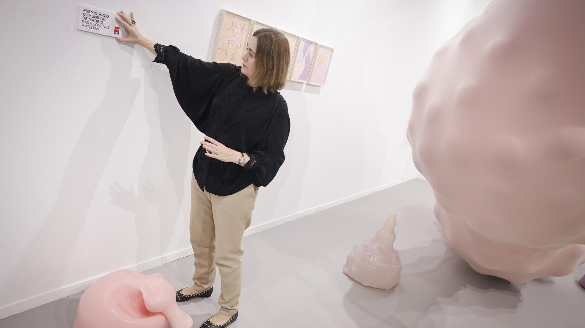 La Comunidad de Madrid concede su premio ARCO 2023 a las artistas Sahatsa Jauregi y Eva Fàbregas