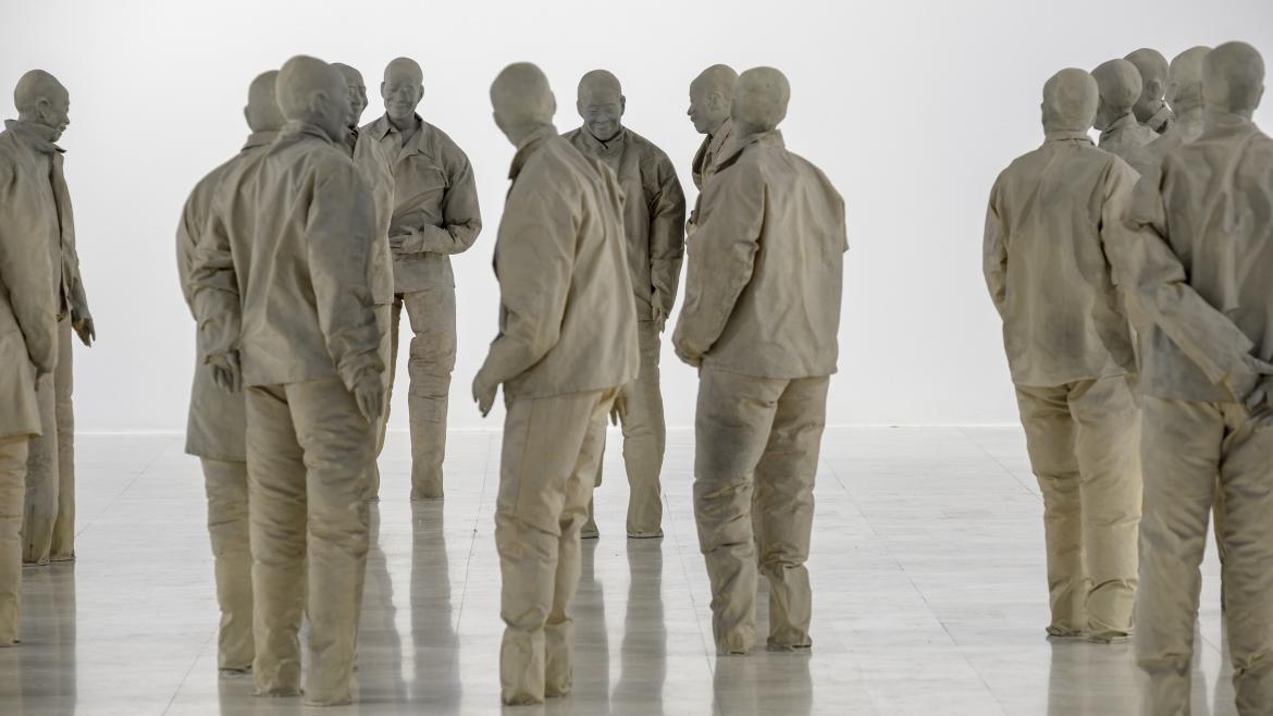La Comunidad de Madrid rinde homenaje al artista Juan Muñoz con una exposición que conmemora el 70 aniversario de su nacimiento