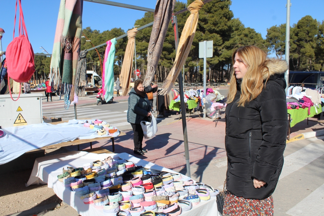 La concejala de Comercio se congratula de las mejoras que ha experimentado el mercadillo en la última legislatura
