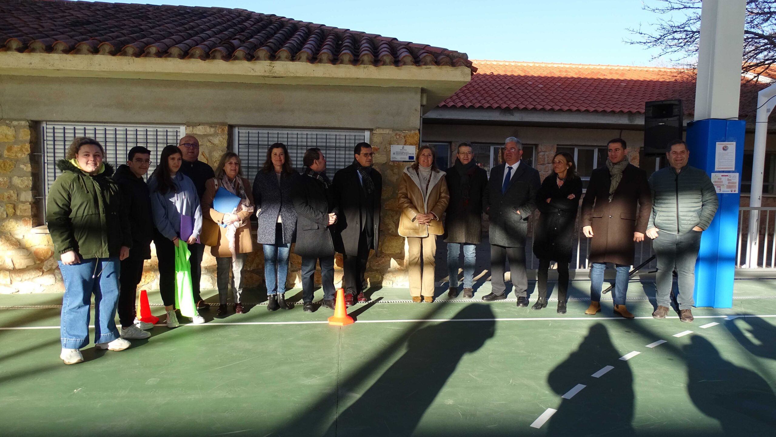 La consejera de Educación, Cultura y Deporte inaugura la pista deportiva del IES Infante Don Fadrique