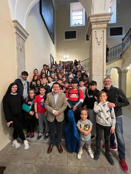 Ayuntamiento de Toledo Alumnos del CEIP Garcilaso de la Vega visitan el Ayuntamiento de Toledo y sus dependencias