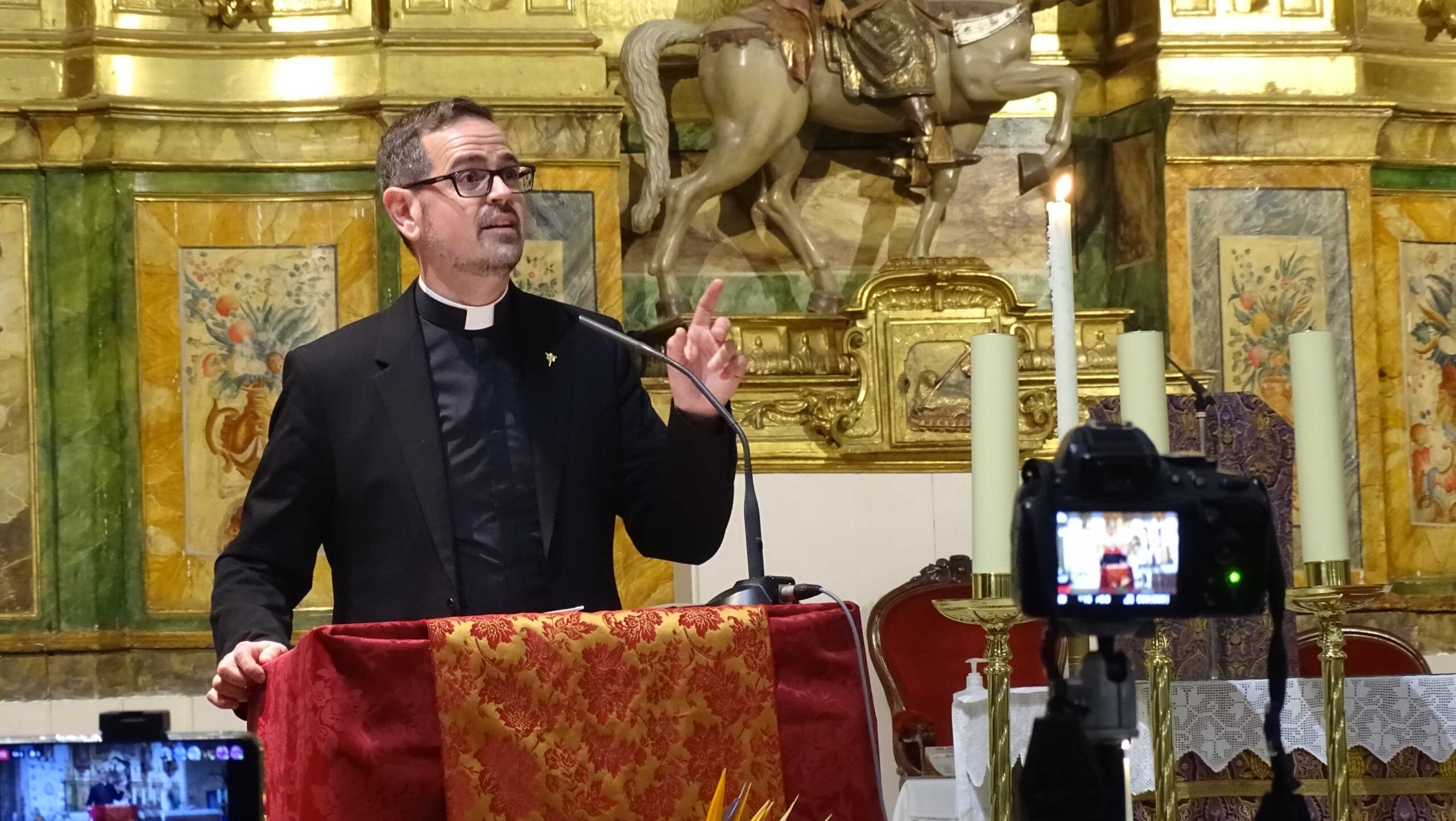 El sacerdote Jesús Torresano Perea ofrece un pregón de Semana Santa cargado de sentimiento y con gran simbolismo poético 