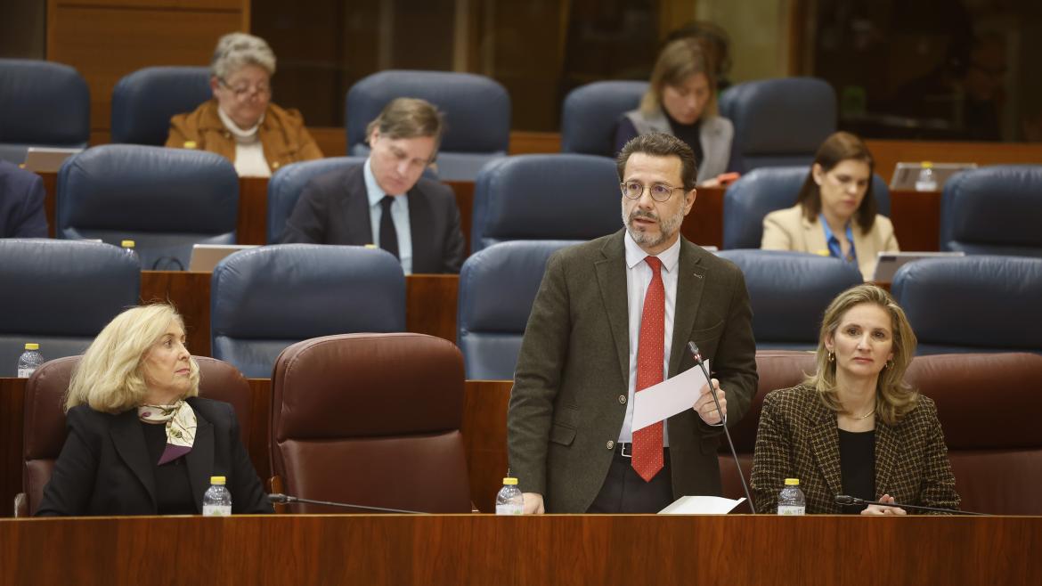 La Comunidad de Madrid baja impuestos a 100.000 familias para favorecer la natalidad y la compra de vivienda