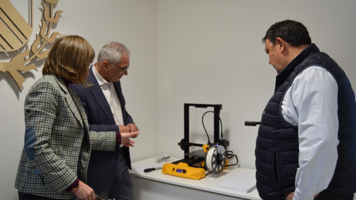 La Comunidad de Madrid presenta en Miraflores de la Sierra su proyecto de centros de formación en competencias digitales