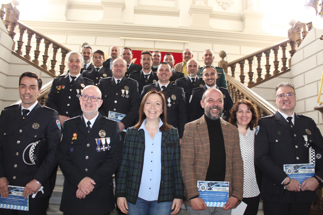 La Policía Local de Alcázar celebra la festividad de su patrón reconociendo a los agentes que arriesgaron su vida en el incendio de una vivienda