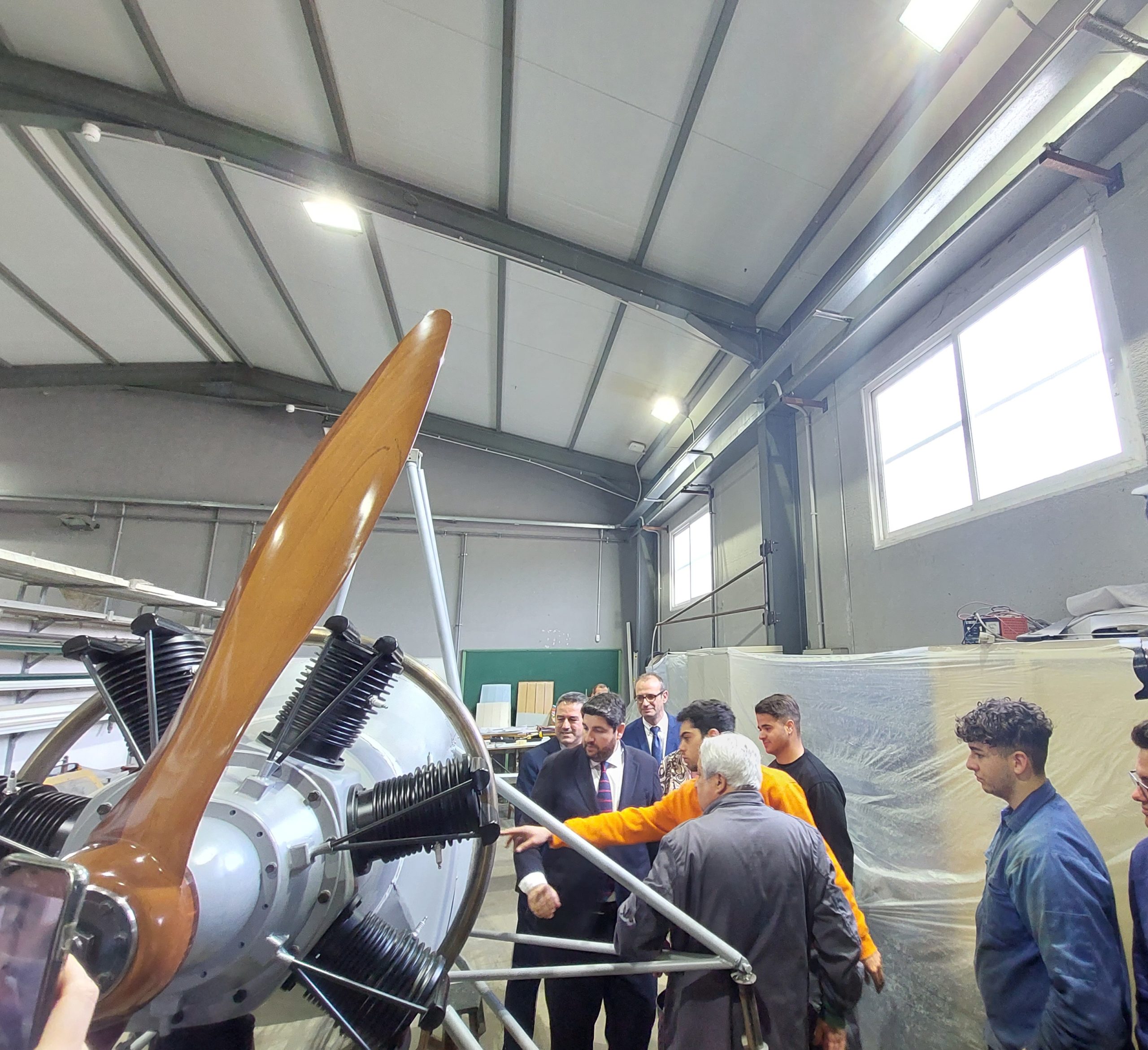 Los alumnos de Soldadura del IES Sanje de Alcantarilla ultiman su réplica del autogiro de Juan de la Cierva