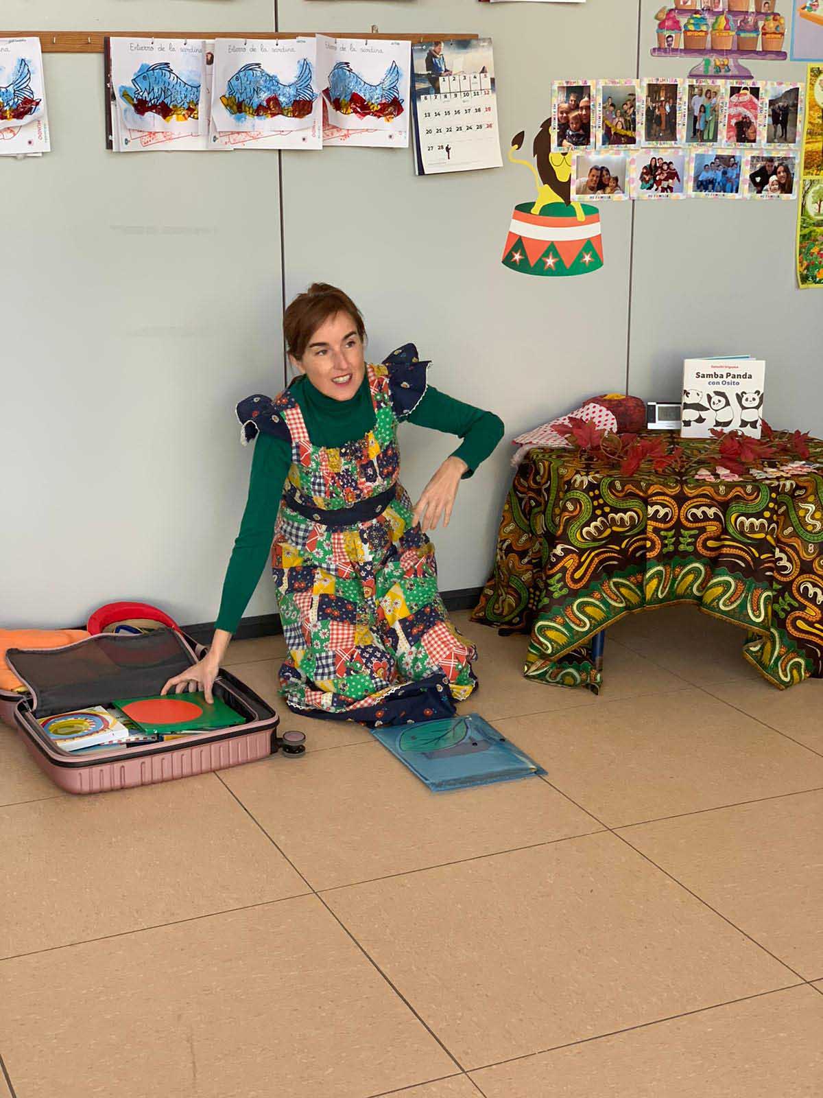 Marta Marco ofrece un magnífico cuentacuentos en la Escuela Infantil Pim Pon