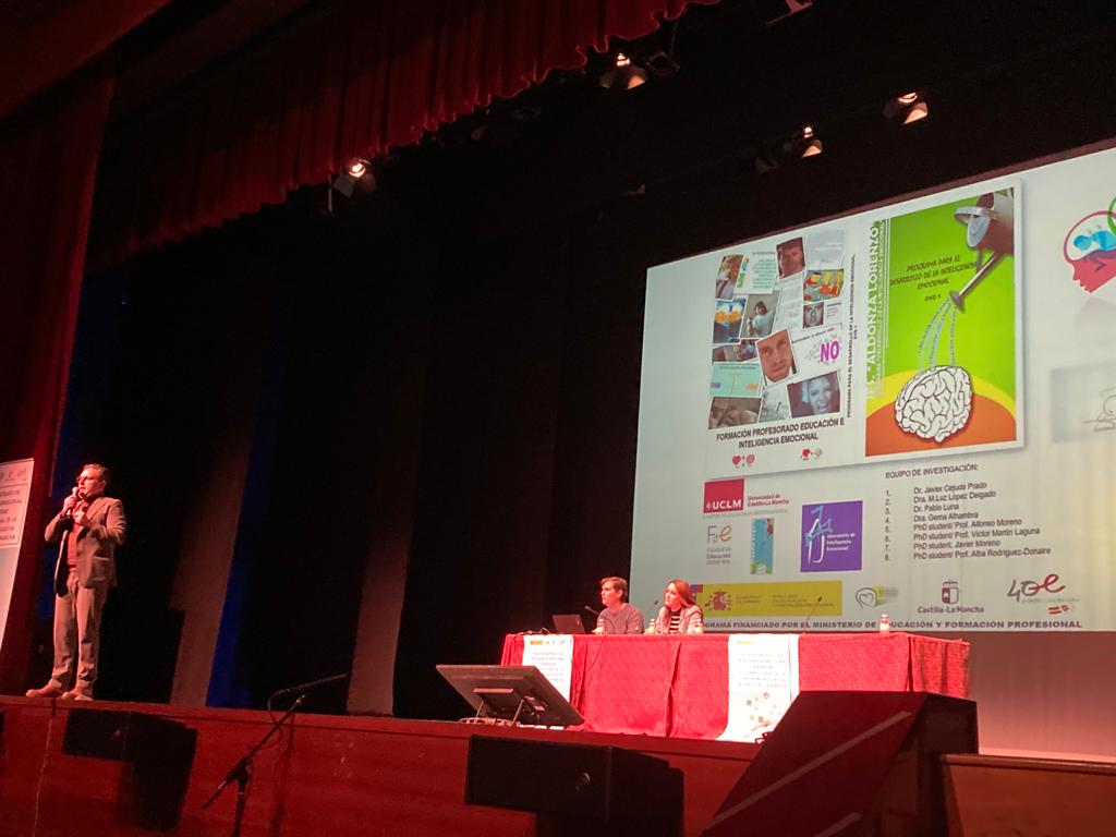 Más de 200 docentes se dan cita en el Teatro Emilio Gavira para la jornada "Accesibilidad emocional en las aulas"