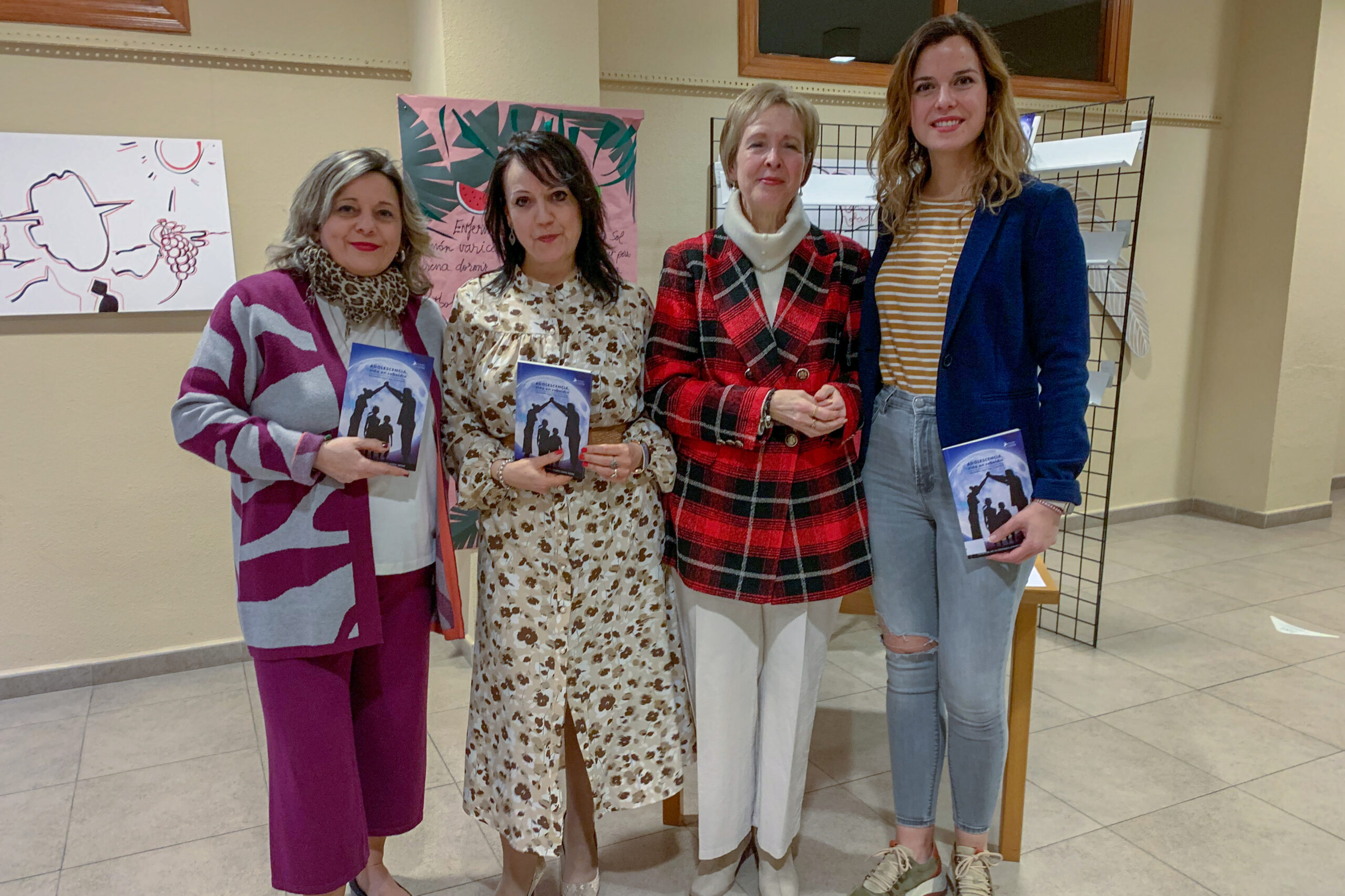 Mercedes Santiago presenta en la Biblioteca Municipal su poemario “Adolescencia, vida en rebeldía”