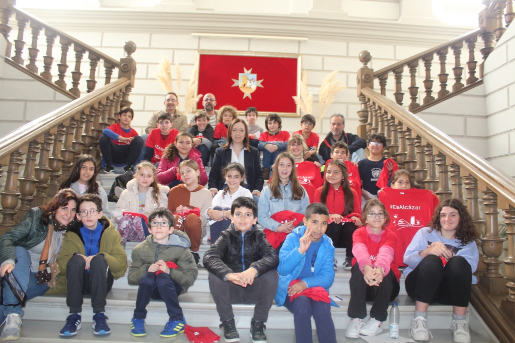 Rosa Melchor recibe en el Ayuntamiento a alumnas y alumnos del CEIP Pablo Ruiz Picasso