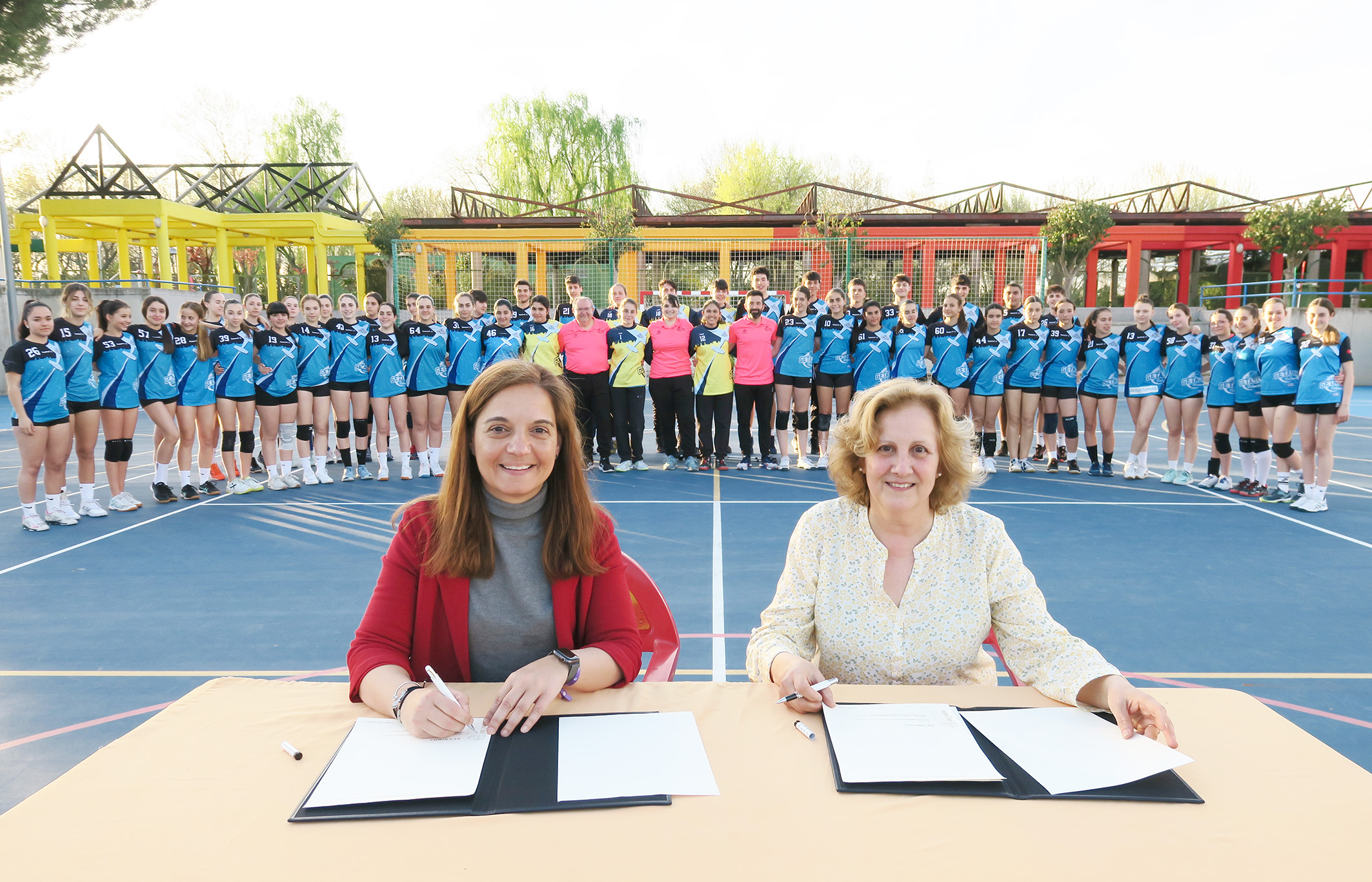 Ayuntamiento y Getasur firman un convenio para techar y cerrar la pista exterior del polideportivo La Alhóndiga-Sector III