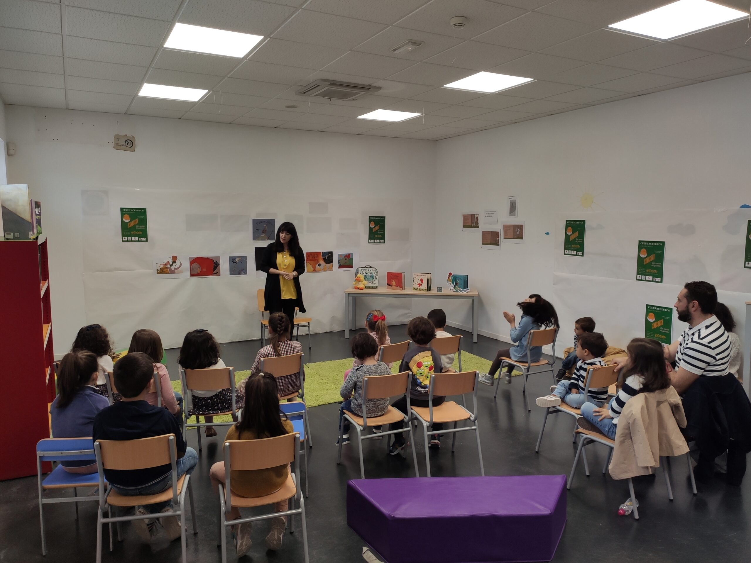 Clara Ortega ofrece un maravilloso cuenta cuentos en la Biblioteca