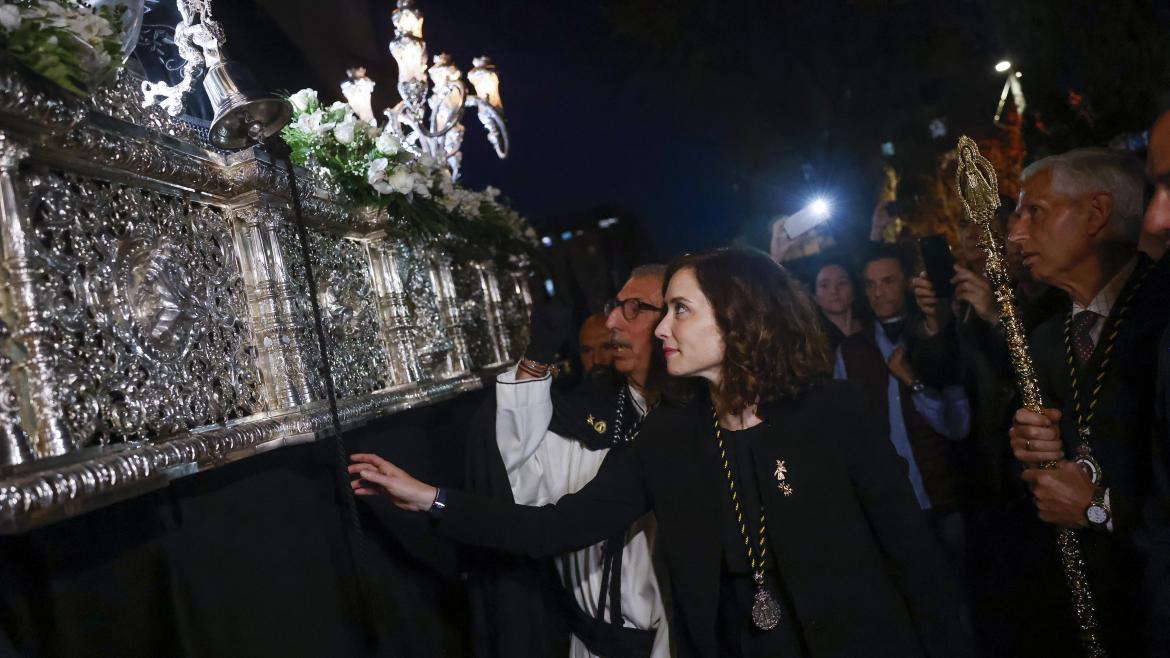 Díaz Ayuso participa en la procesión del Santo Entierro de Parla