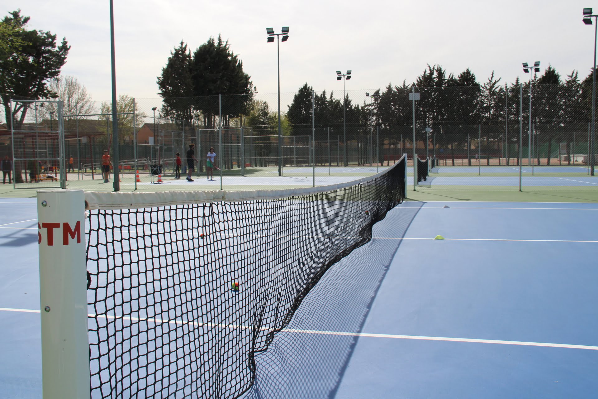 El Ayuntamiento de Alcázar de San Juan renueva integralmente tres de las seis Pistas de Tenis Municipales