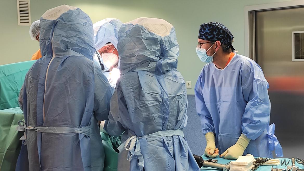 El Hospital público de la Cruz Roja de la Comunidad de Madrid mejora los resultados de las intervenciones de hombro con una prótesis pionera en España
