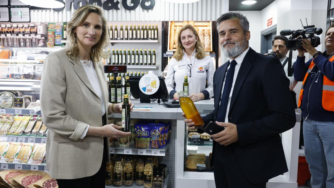 La Comunidad participa en una campaña para animar a los madrileños a reciclar el aceite de cocina usado