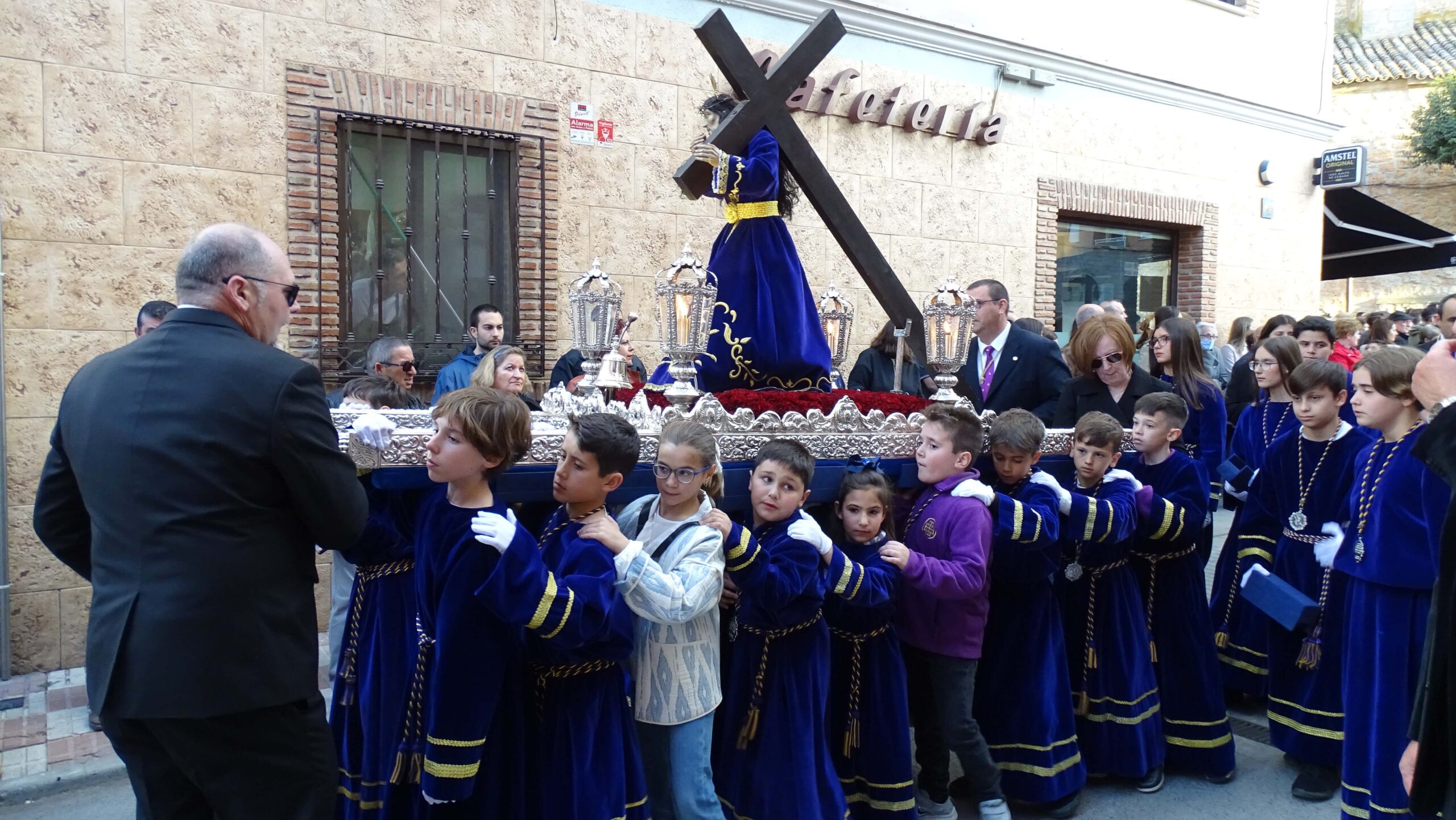 Los niños ponen la nota más entrañable a la Semana Santa de Quintanar