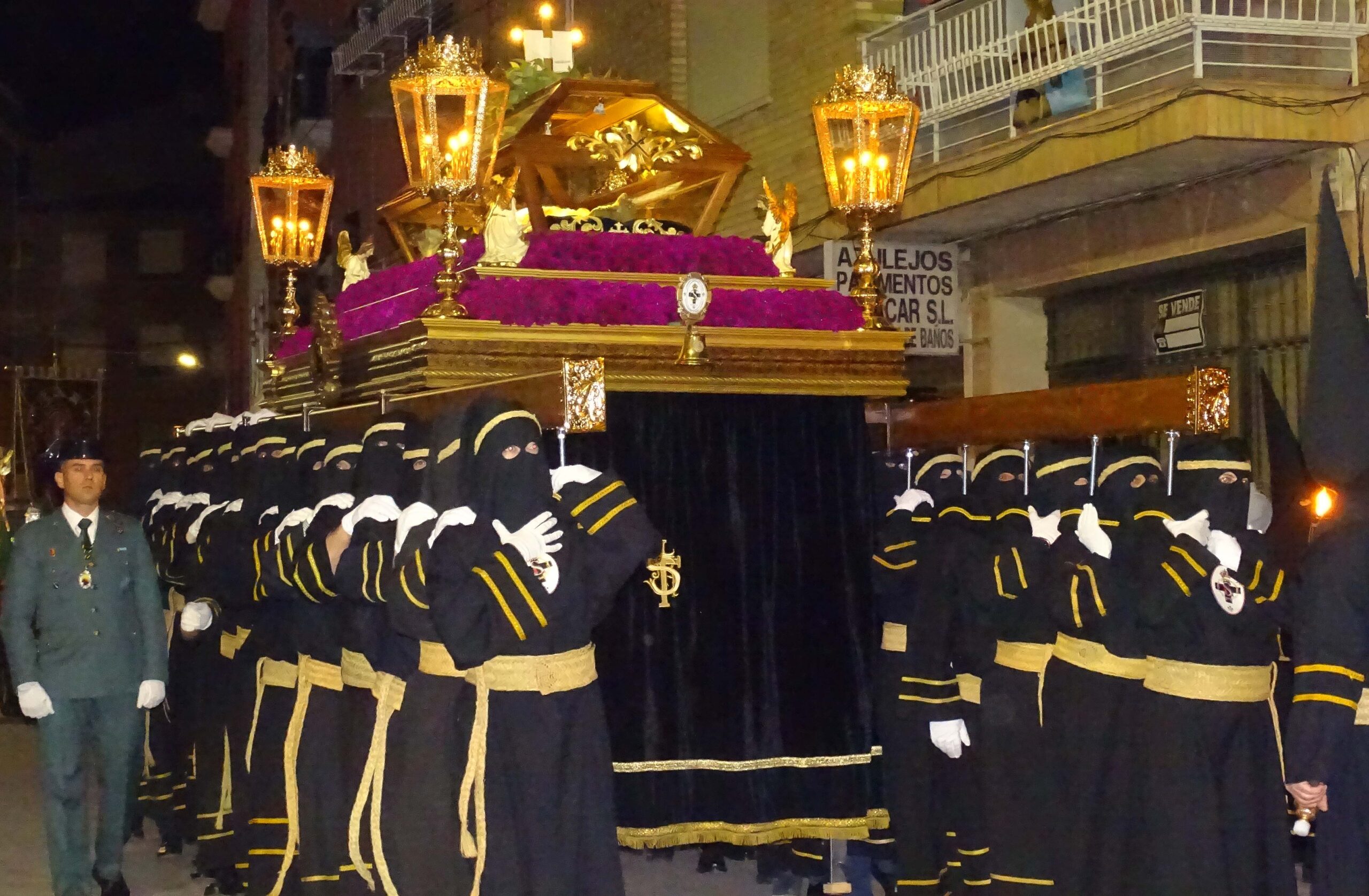 Profundo respeto y sobrecogimiento en la Procesión del Santo Entierro del Viernes Santo