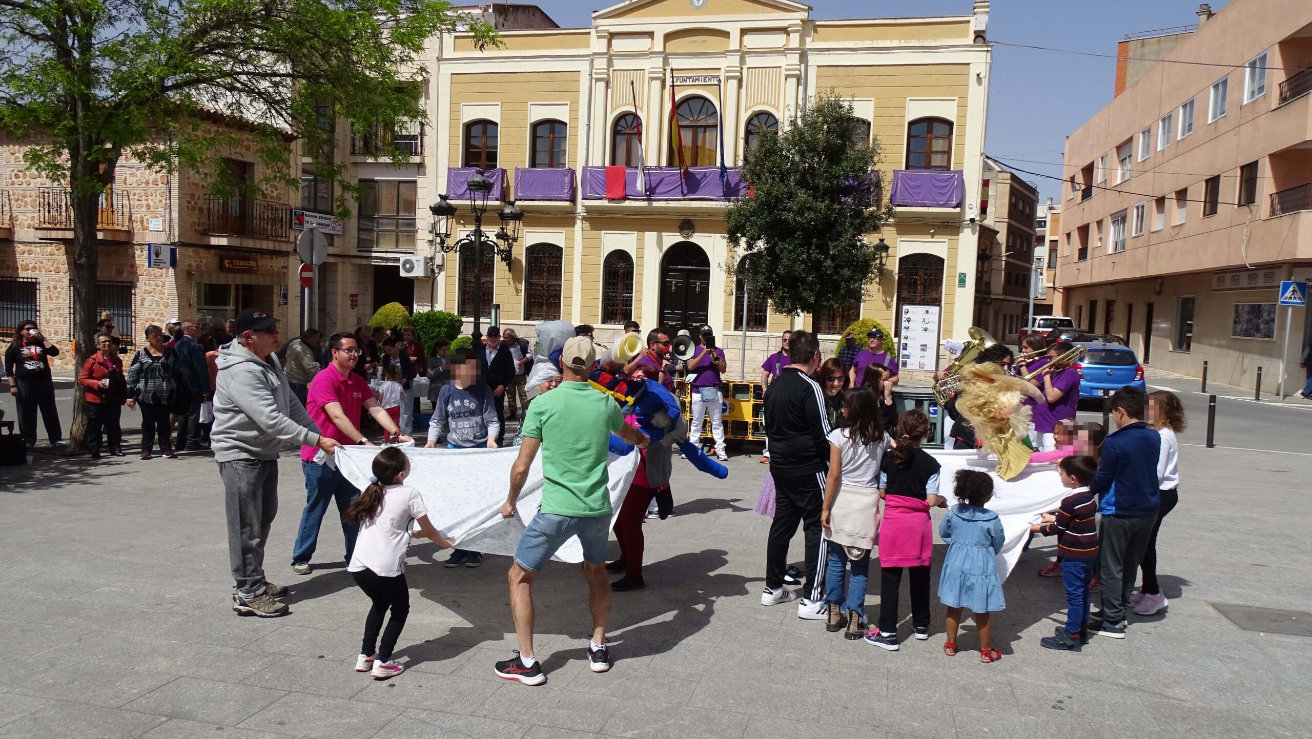 Quintanar vuelve a mantear a los peleles por Pascua de Resurrección