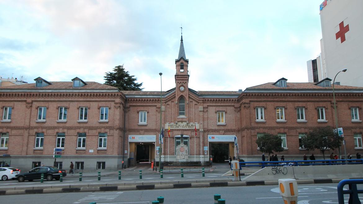 El Hospital Universitario Cruz Roja celebra el acto de graduación de residentes de Medicina y Enfermería 2023