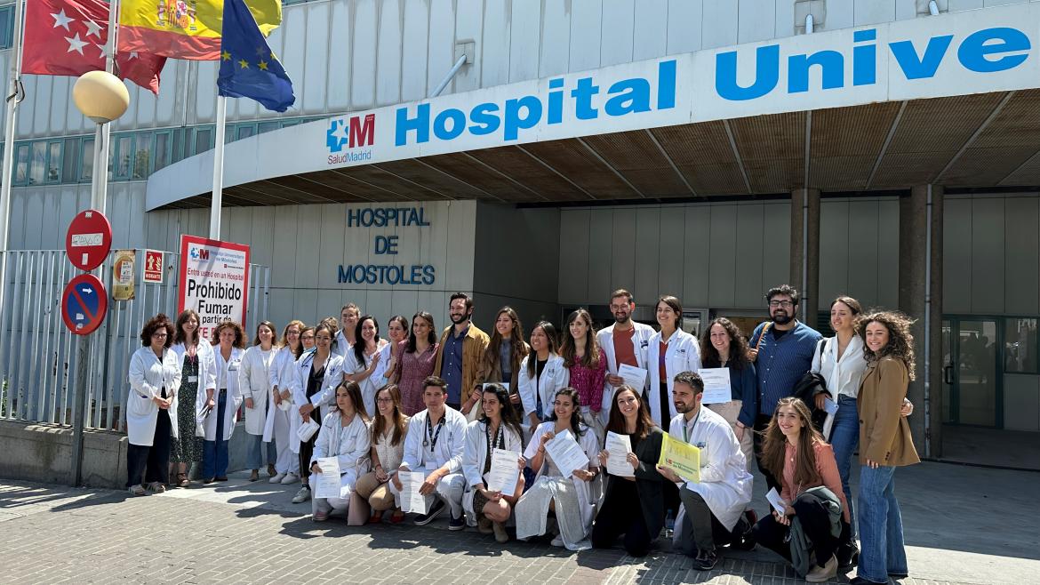 El Hospital de Móstoles celebra el acto de despedida a una nueva promoción de más de 40 residentes en distintas disciplinas sanitarias