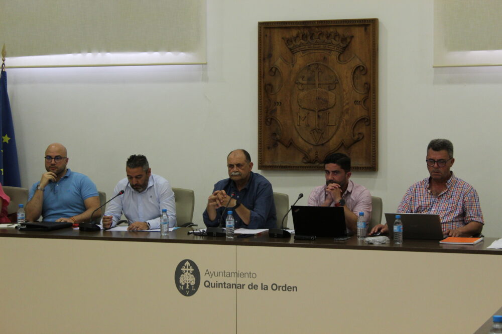 El pleno de Quintanar sorteaba las mesas electorales y desvelaba los cargos y delegaciones del equipo de gobierno