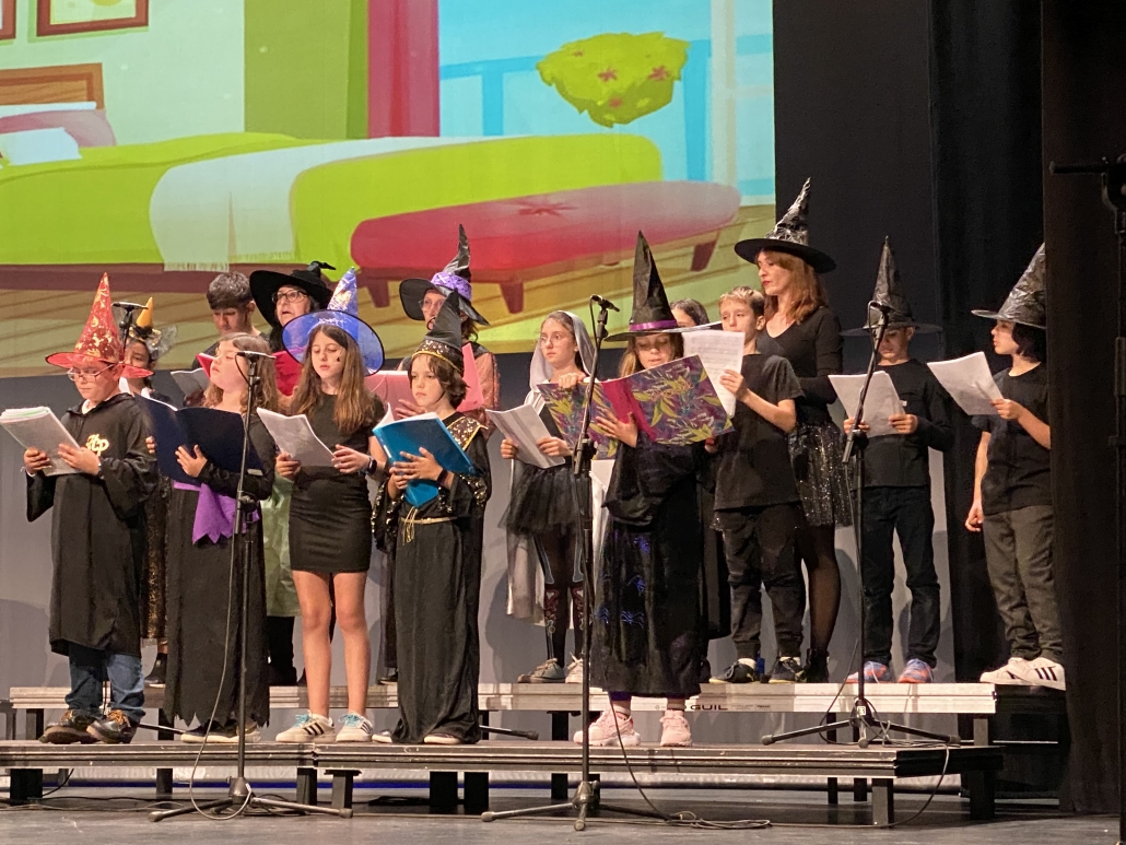 La Escuela Municipal de Alcázar de San Juan brilla en su Festival de Fin de Curso con el mágico musical ‘La Bruja Azafrán’