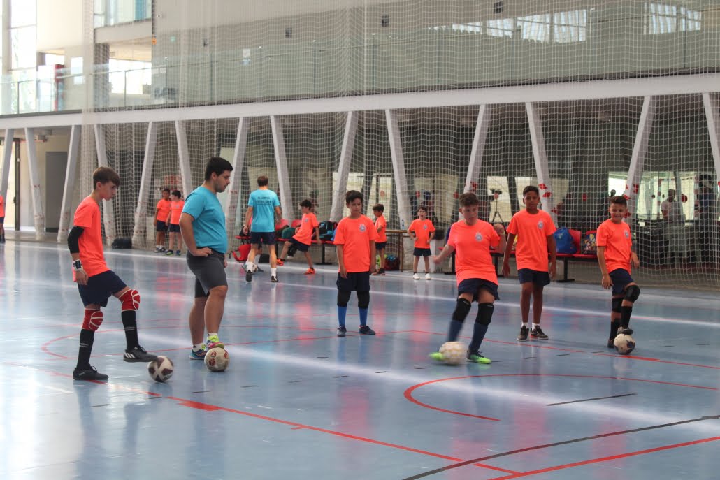 Arranca con éxito el IV Campus Racing de Fútbol Sala en Alcázar de San Juan