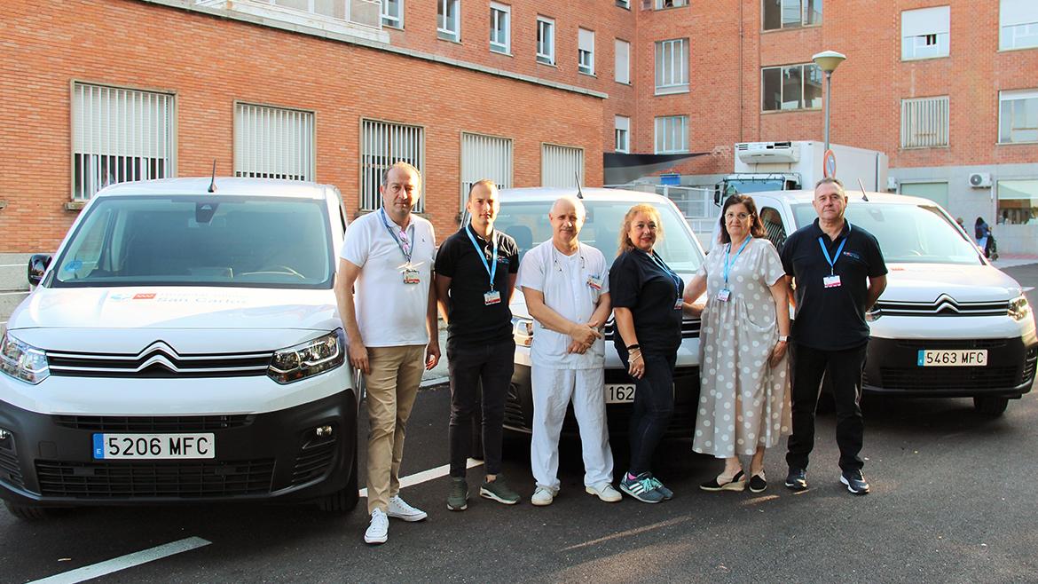 El Hospital Clínico San Carlos renueva su parque móvil con vehículos eléctricos