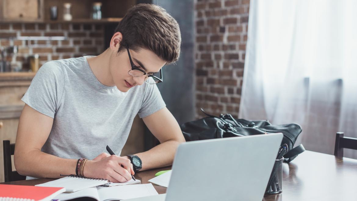 La Comunidad de Madrid abre la convocatoria de becas para jóvenes del programa Segunda Oportunidad
