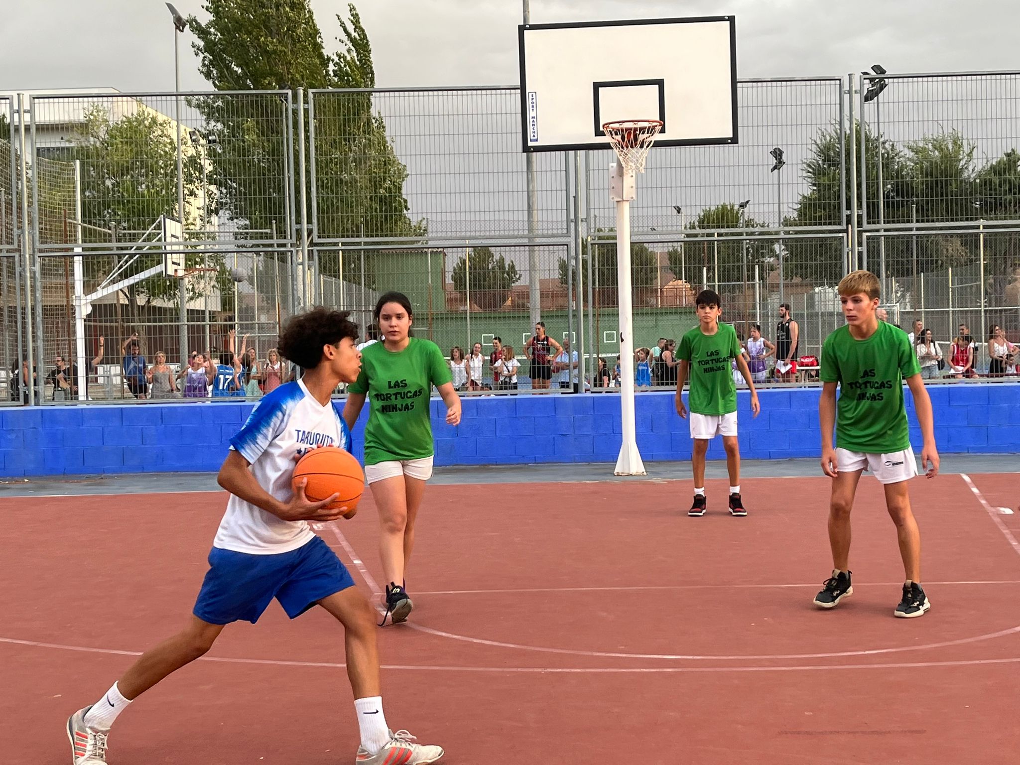 30 equipos participantes estrenan la primera edición del Torneo de Feria 3×3