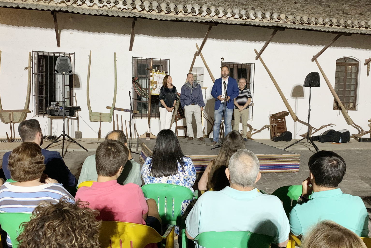 El alcalde muestra el apoyo del Ayuntamiento a aquellos colectivos que trabajan por la cultura y el mantenimiento de las tradiciones