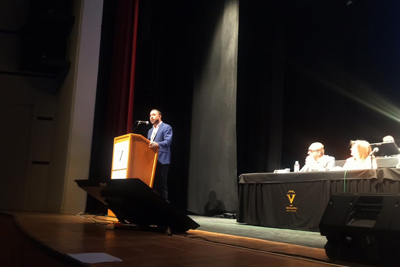 Javier Navarro expresa su “compromiso firme” con la Cooperativa Virgen de las Viñas para la urbanización del polígono 30